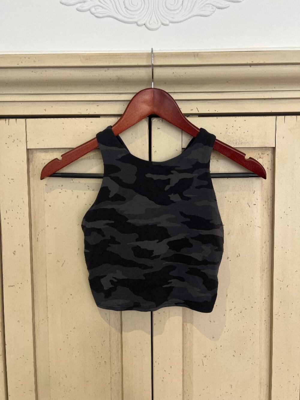 Athleta Black Camo Crop Tank High Neck Racerback Built In Shelf Bra Cropped XXS